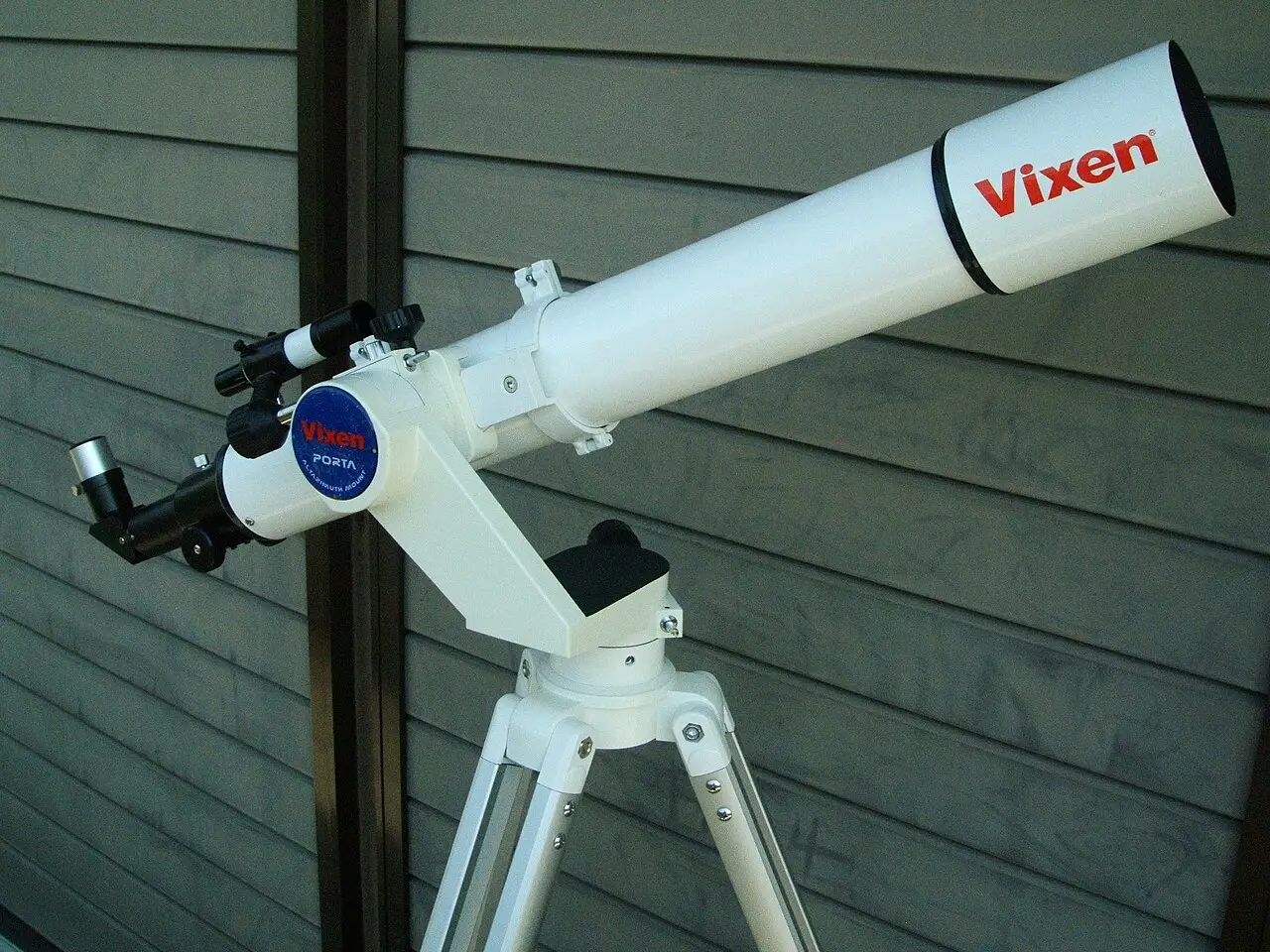 Photographie : lunette astronomique sur sa monture